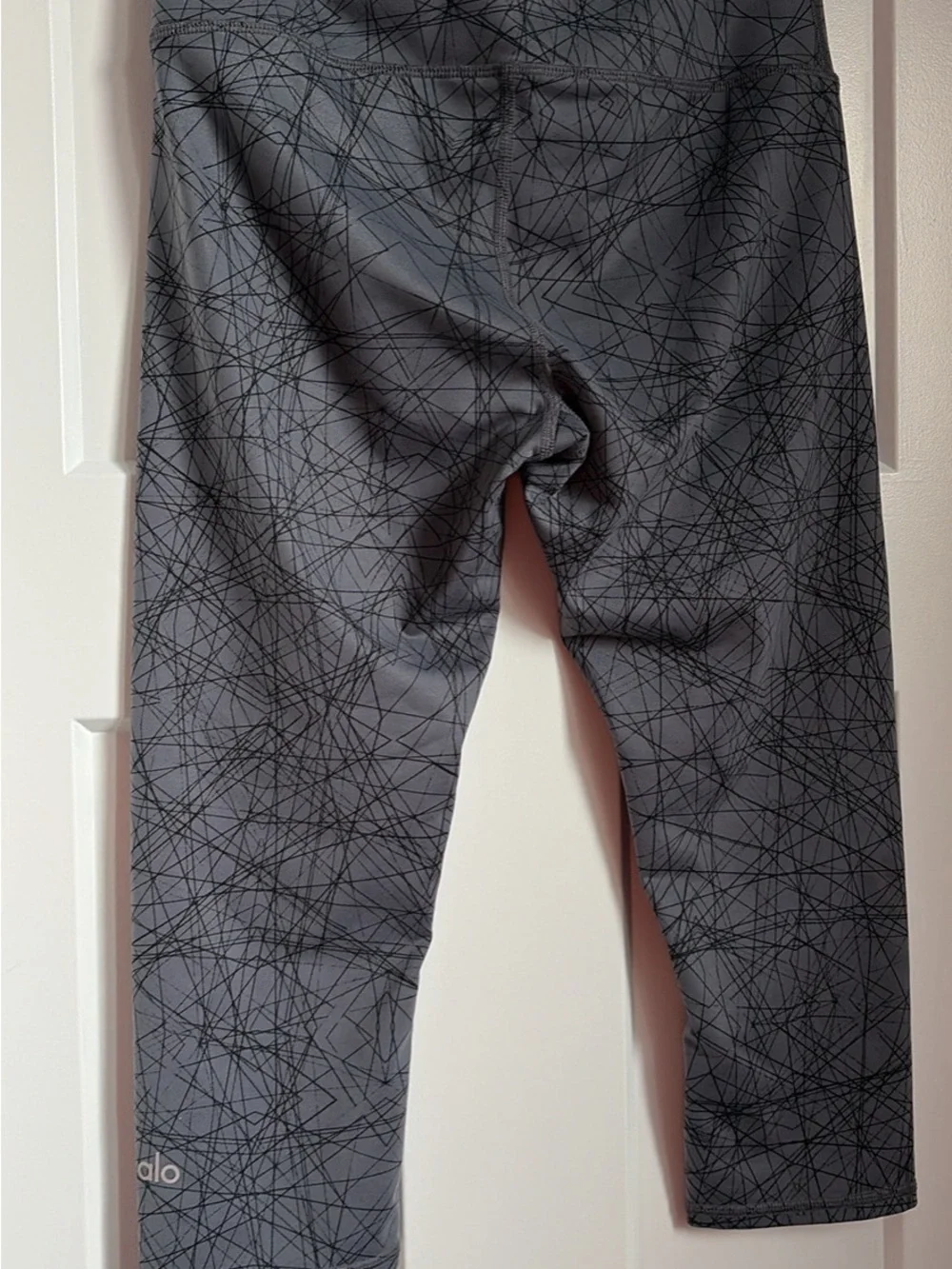 ALO Yoga Gray Capri Leggings with Black Abstract Line Print